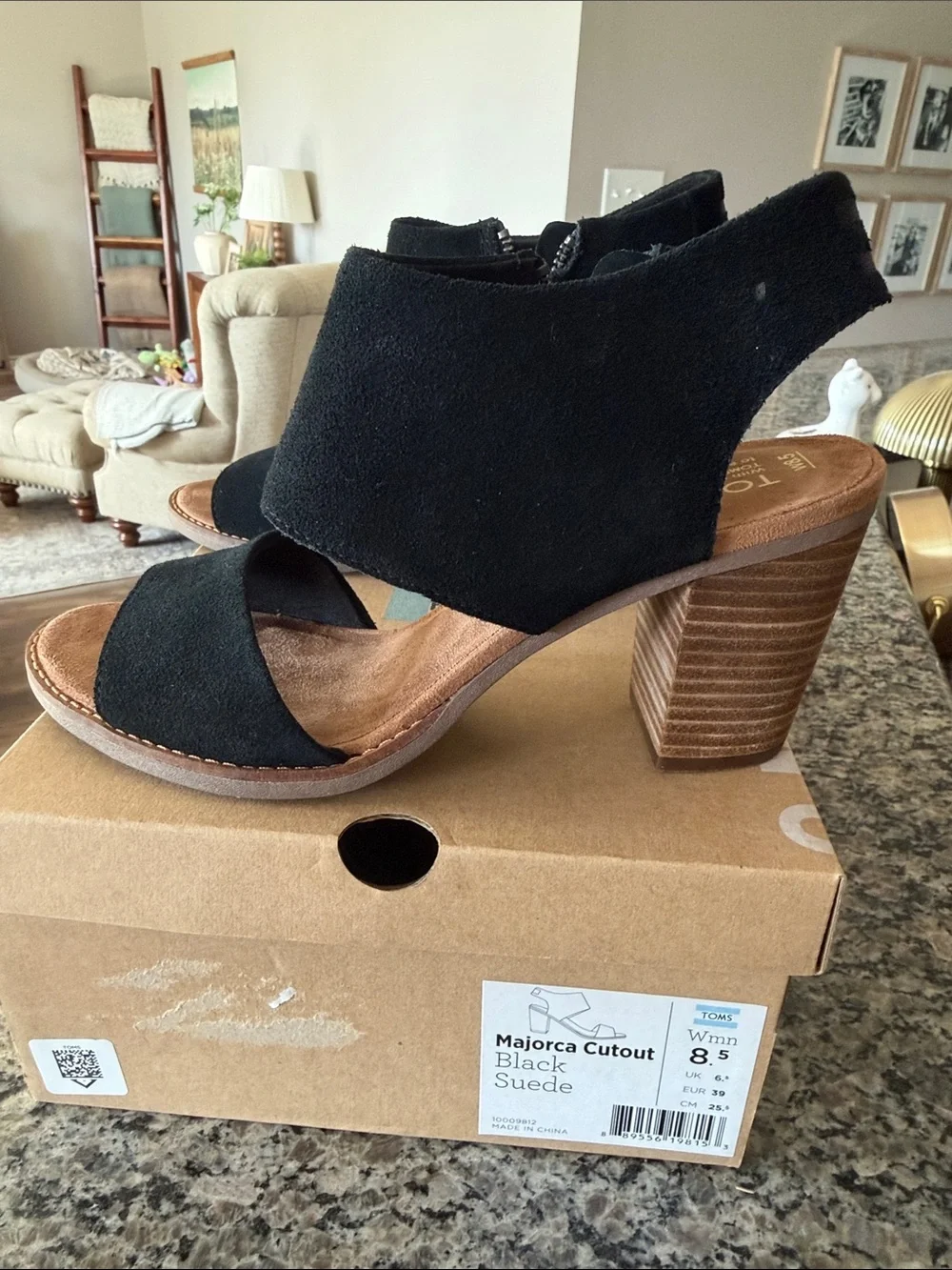 LNIB, TOMS Majorca Cutout Block Heel Sandals in black suede